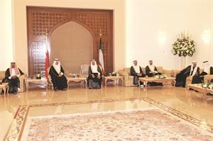  صاحب السمو الامير وسمو الشيخ خليفة بن سلمان خلال جلسة المباحثات بحضور سمو ولي العهد الشيخ نواف الاحمد وجاسم الخرافي والشيخ جابر العبدالله وسمو الشيخ ناصر المحمد
