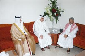 محمد الصقر مع عدد من الحضور﻿