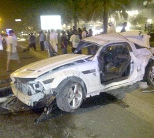 السيارة الرياضية بعد الحادث﻿