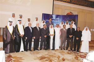 صورة جماعية لمهنئي الخطوط السعودية ويبدو عبدالرزاق البحر وسفراء السعودية والاردن وسورية والحضور
