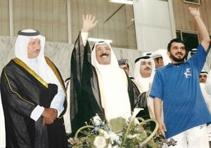 صاحب السمو الامير والى جانبه الشيخ جابر المبارك والنائب السابق جاسم الكندري في دورة سابقة
﻿
