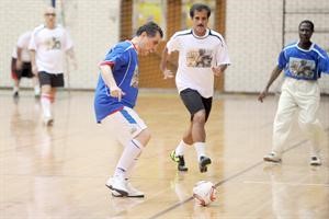 السفير اللبناني بسام النعماني يحاول المرور من البنوان﻿