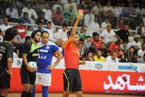 بطاقة حمراء للاعب الليبي فتحي الخوجة
