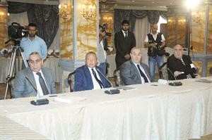 ابراهيم دبدوب واياد علاوي ونجيب ساويرس خلال اللقاء سعود سالم