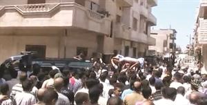 صورة عن الانترنت لتشييع احد قتلى المظاهرات امس الاول في بابا عمرو بحمص	﻿