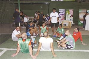 رئيس اللجنة الاجتماعية دعلي عبدالوهاب يوجه لاعبي الفريقين بين شوطي المباراة
﻿