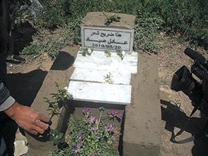 الشاعر الجزائري يدفن دواوينه﻿