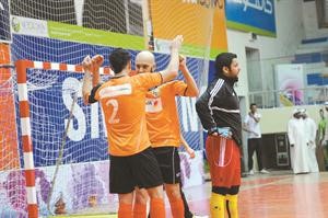 فرحة الدينيو وزانيتي باحد اهداف فريقهما طلبات دوت كوم امام الوصل الاماراتي﻿