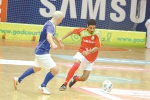 لاعب سامسونج يتخطى لاعب فريق الدوسري