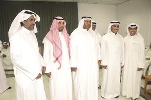 الخرافي مع عدد من المهنئين 