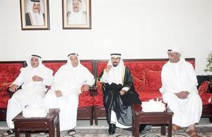 الشيخ علي الجابر في ديوانية القناعي