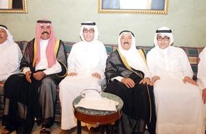 صاحب السمو الامير الشيخ صباح الاحمد وسمو ولي العهد خلال زيارة ديوانية التويجري