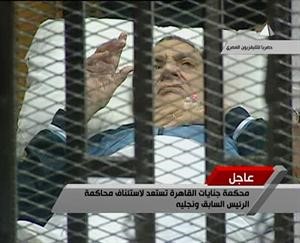 الرئيس السابق حسني مبارك يقول للقاضي انه موجود		رويترز﻿