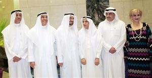 د فاضل صفر وم جاسم البدر وهنادي بستكي خلال الغبقة