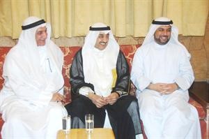 رئيس مجلس الامة جاسم الخرافي متوسطا ديوسف الزلزلة وعدنان المطوع
