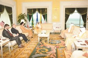 سمو ولي العهدالشيخ نواف الاحمد مستقبلا عمار الحكيم والوفد المرفق له﻿