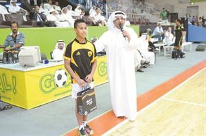 محمد المسند مع احد اللاعبين