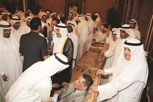 ضرار الغانم وجاسم الخرافي في استقبال المهنئين