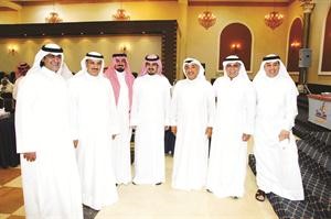 الشيخ تركي يتوسط اعضاء مجلس الادارة