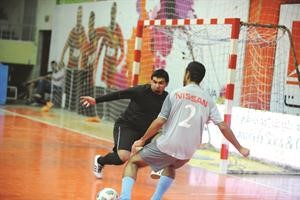 انفراد بالمرمى وانقضاض من الحارس