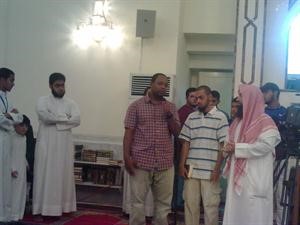 الاميركي يشهر اسلامه بحضور الداعية نبيل العوضي﻿