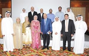 ابوالعيون متوسطا موظفي البنك﻿