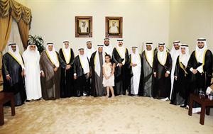 سمو الشيخ ناصر المحمد والشيخ محمد الخالد والوفد المرافق مع رئيس واعضاء لجنة استكمال الشريعة﻿