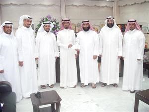 احمد الراشد واعضاء اللجنة مع ممثلي جمعية الرقة التعاونية﻿