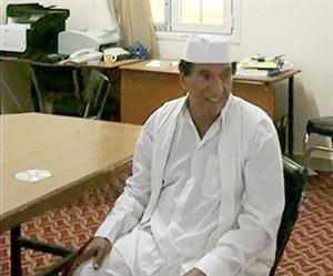 صورة ماخوذة عن فيديو وزعه الثوار للعقيد الركن عبدالسلام جلود بعد انشقاقه﻿