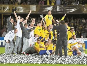 فرحة لاعبي البرازيل بكاس العالم للشباب افپ