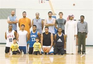 الجهازان الاداري والفني والطبي مع اللاعبين﻿