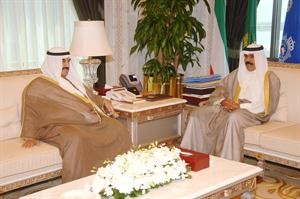 سمو ولي العهد الشيخ نواف الاحمد مستقبلا سمو الشيخ ناصر المحمد﻿