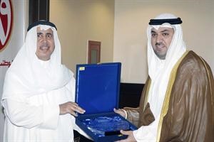 دنوري الوتار يكرم الشيخ صباح الخالد