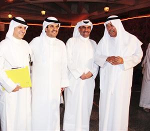 الفنان القدير سعد الفرج والزميل مفرح الشمري مع الشيخ دعيج الخليفة ووليد العوضي قاسم باشا
