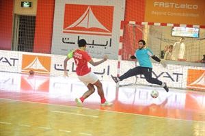 المصري رمضان غريب يسدد على مرمى اتوم﻿