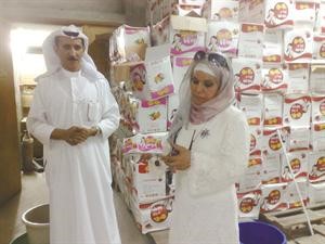 ماستقلال المسلم تطلع على تاريخ صلاحية احد المنتجات
