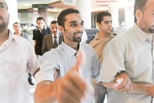 احمد الشحات الذي رفع العلم المصري فوق السفارة الاسرائيلية خلال مؤتمر صحافي امس الاول	رويترز﻿