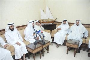 محمد هايف متحدثا في ديوانه مساء امس الاول سعود سالم