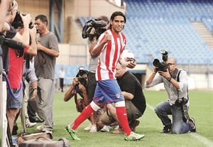 راداميل فالكاو يحيي جماهير اتلتيكو مدريد افپ