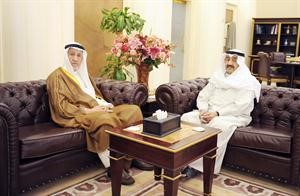 الرئيس جاسم الخرافي اثناء استقباله رئيس ديوان المحاسبة﻿
