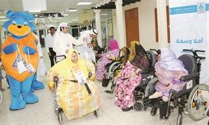 موظفو البنك في دار رعاية المعاقين