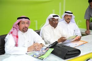توفيق العيد مع اعضاء اللجنة المنظمة
