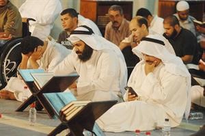 قراءة القران في انتظار الصلاة
