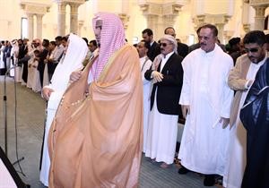 الرئيس اليمني علي عبدالله صالح يؤدي صلاة الجنازة على جثمان رئيس مجلس الشورى اليمني عبدالعزيز عبد الغني في الرياض	افپ﻿