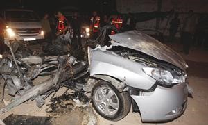السيارة التي استهدفها الانفجار في رفح واودت بالقيادي الاسلامي اسماعيل الاسمر	رويترز﻿
