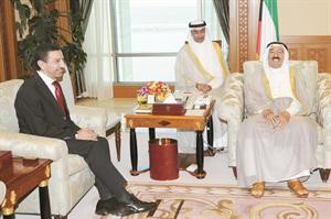 صاحب السمو الامير الشيخ صباح الاحمد مستقبلا السفير طاهر فرحات﻿