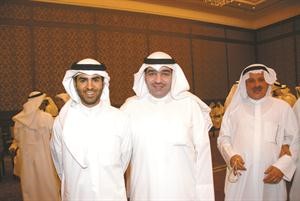 الشيخ صباح محمد الصباح مع الزميل حسين الفيلكاوي﻿