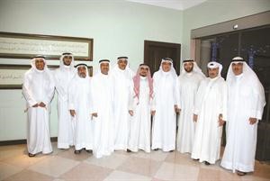 المربي الفاضل عبدالرحمن الفيلكاوي مع عدد من حضور الغبقة﻿
