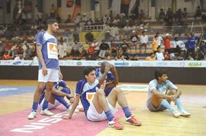 وصدمة لاعبي كامكو بعد الخروج من الدورة﻿