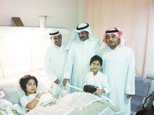 حمد العدواني وحجاب عطا الله يعودان الناشئ عبدالله الخالدي﻿